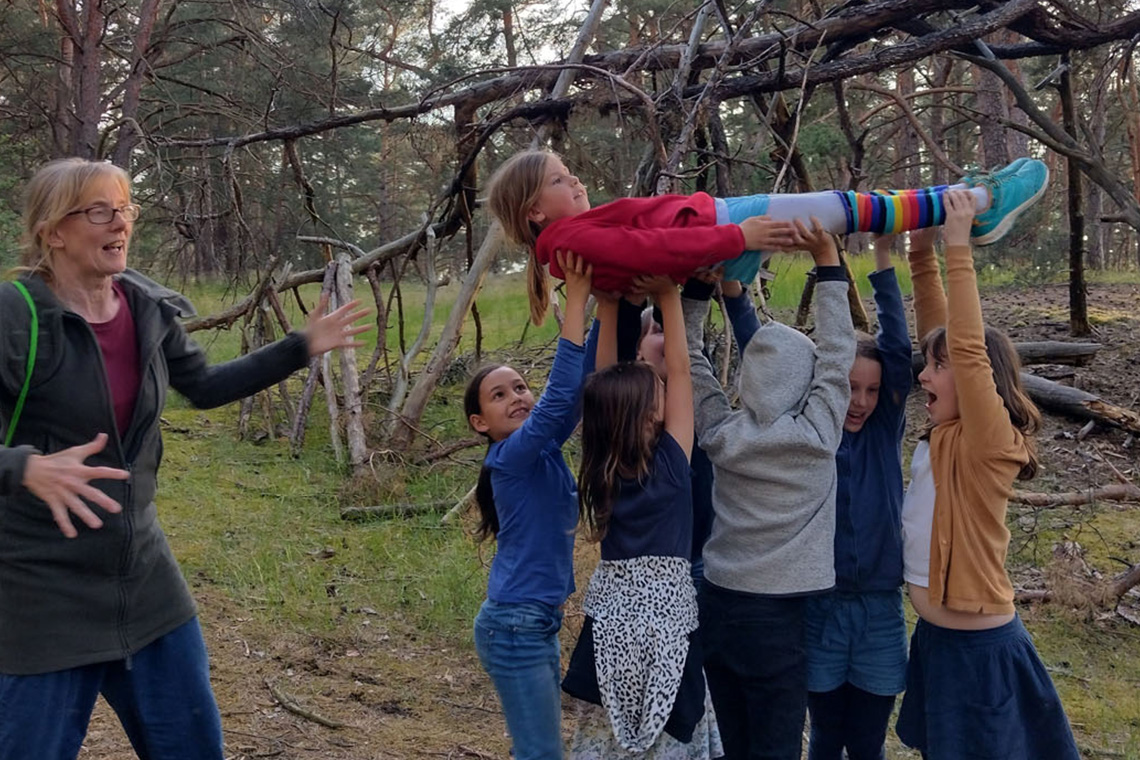 Forest Jump Waldtheater für Kinder